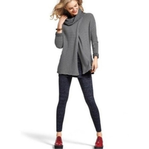 CAbi Fergie Split Black/White Turtleneck - Sz S - Picture 1 of 15